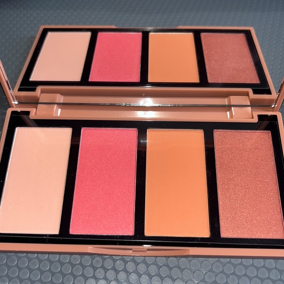 Violet Voss Whispering Rose Blush palette - Picture 2 of 2